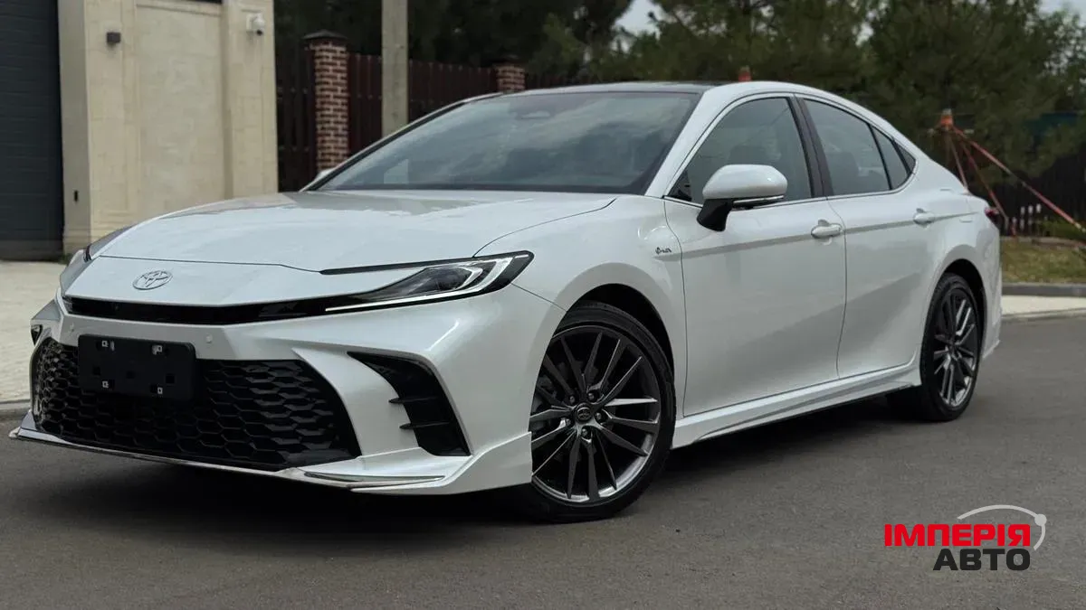 Toyota Camry - фото 3