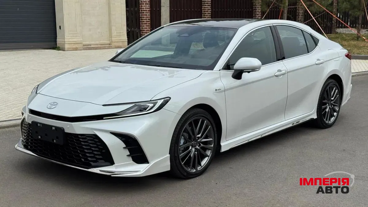 Toyota Camry - фото 2