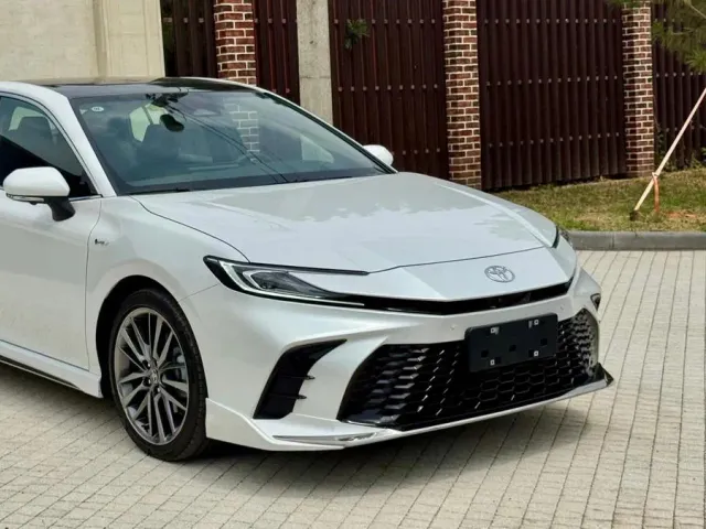 Toyota Camry - фото 4