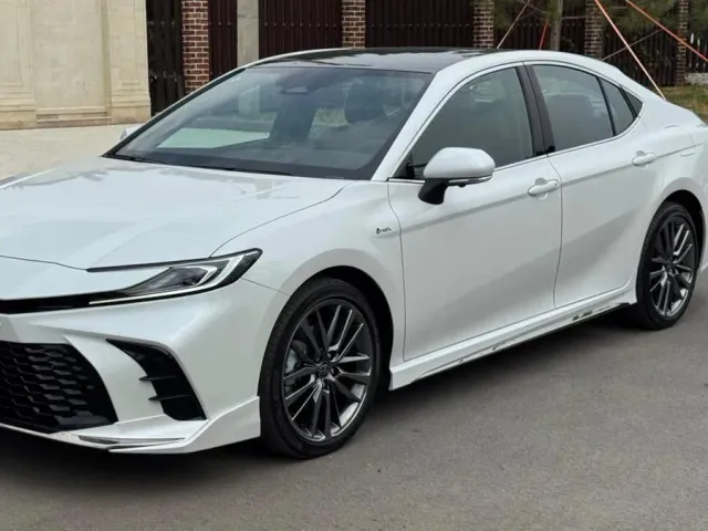 Toyota Camry - фото 2