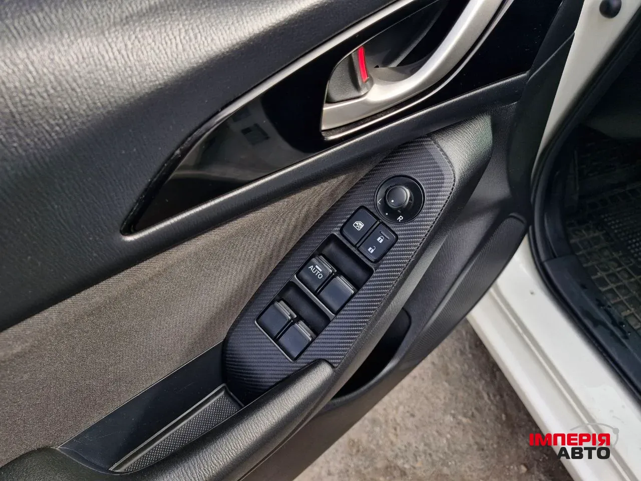 Mazda 3 - фото 8