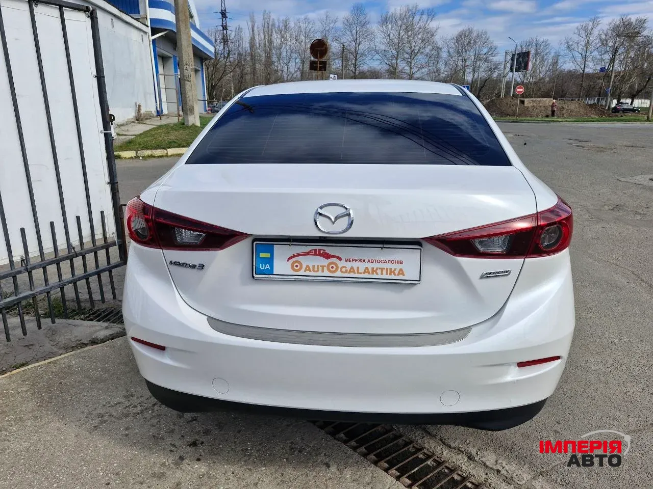 Mazda 3 - фото 6