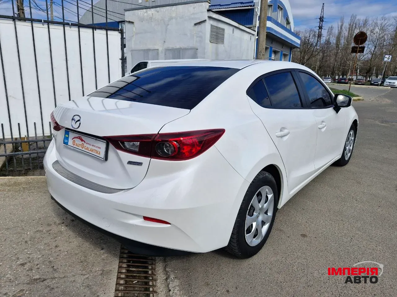 Mazda 3 - фото 5