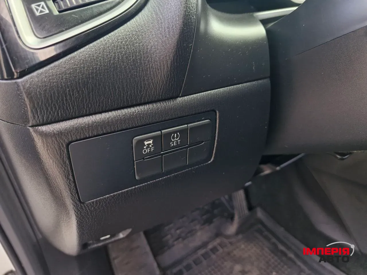 Mazda 3 - фото 12