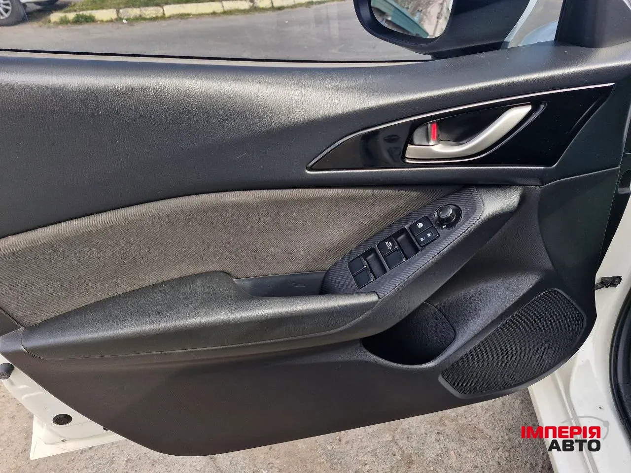 Mazda 3 - фото 10