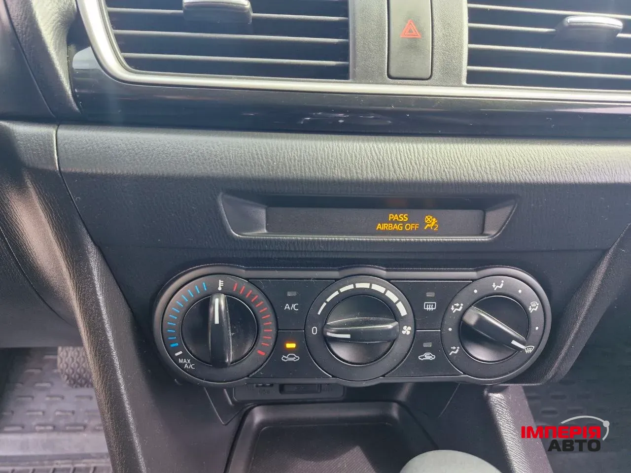 Mazda 3 - фото 17