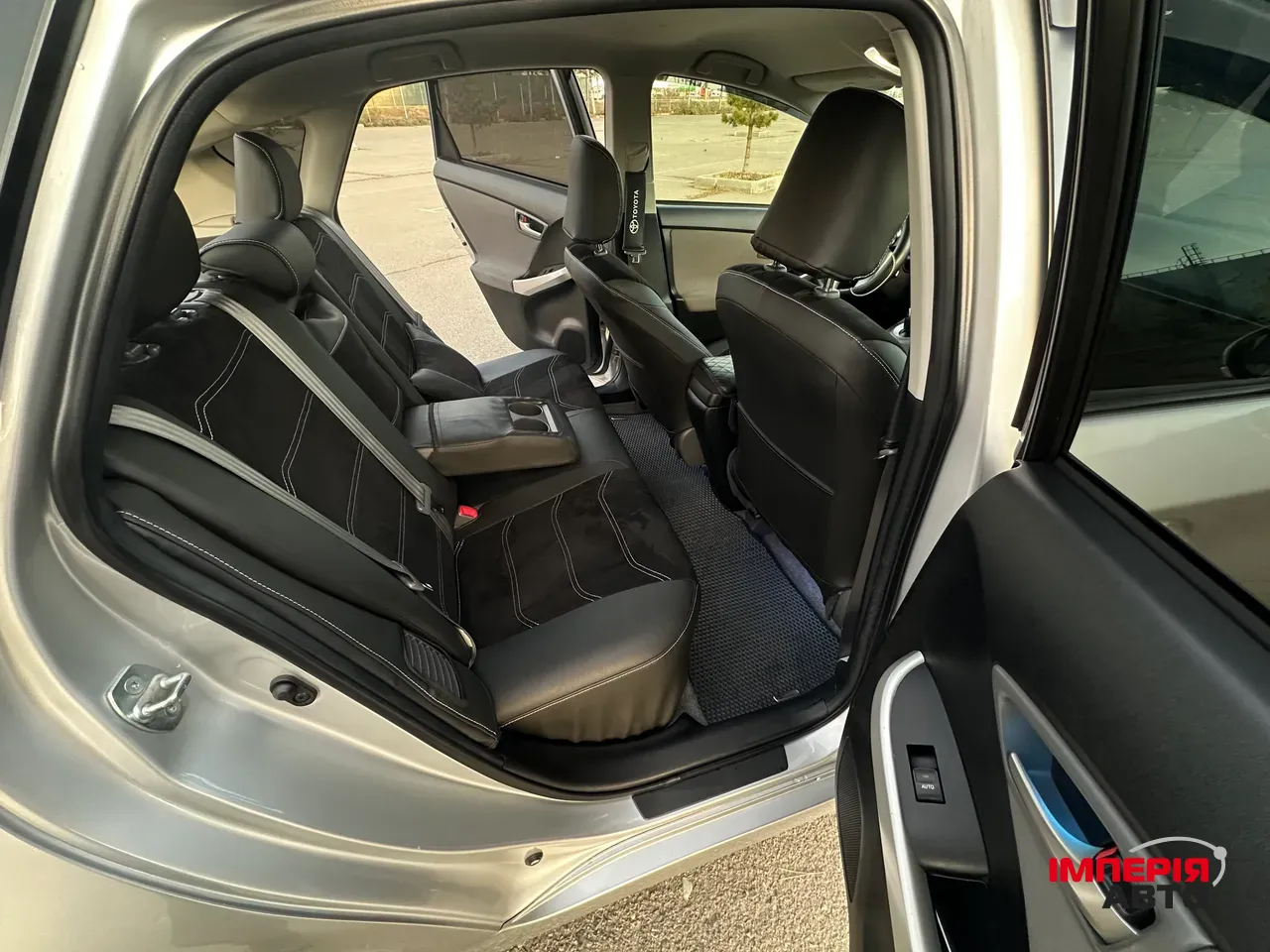 Toyota Prius - фото 9