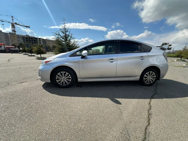 Toyota Prius - фото 2