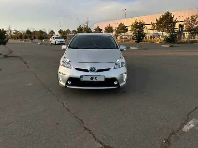 Toyota Prius - фото 1