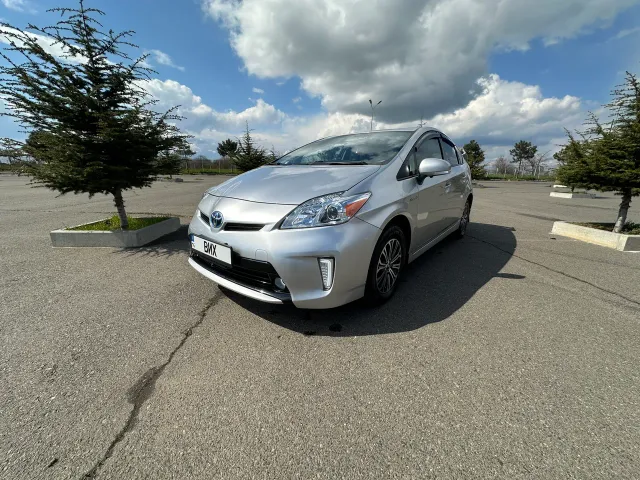 Toyota Prius - фото 1