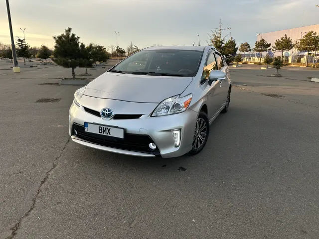 Toyota Prius - фото 2