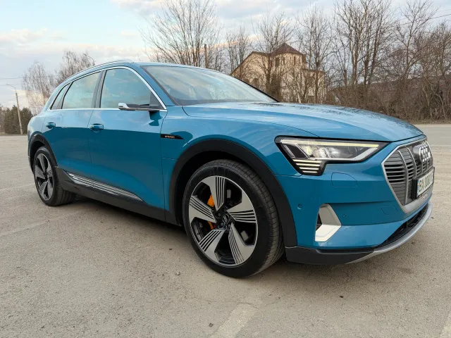 Audi e-tron - фото 4