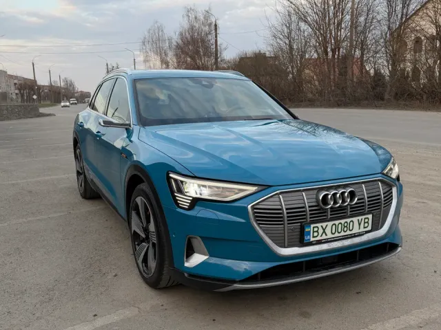 Audi e-tron - фото 1