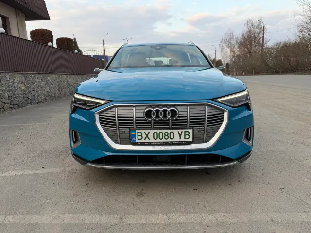 Audi e-tron - фото 5