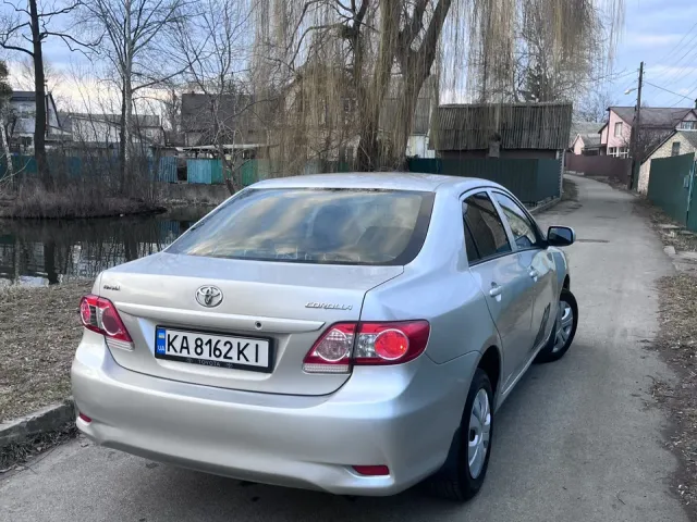 Toyota Corolla - фото 2