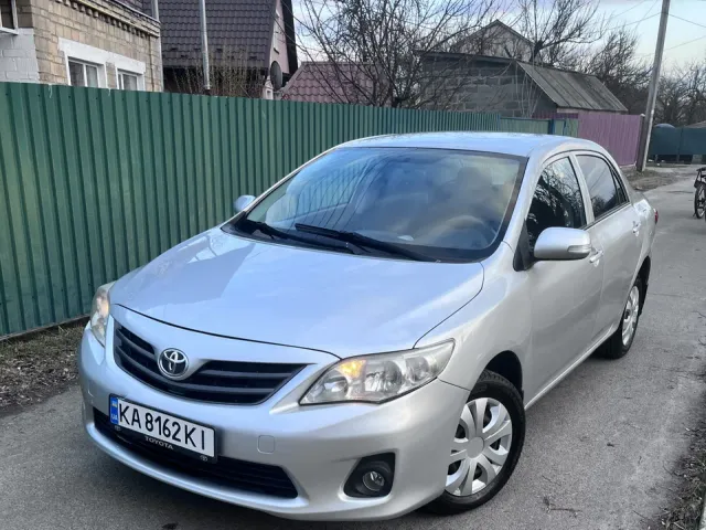 Toyota Corolla - фото 1