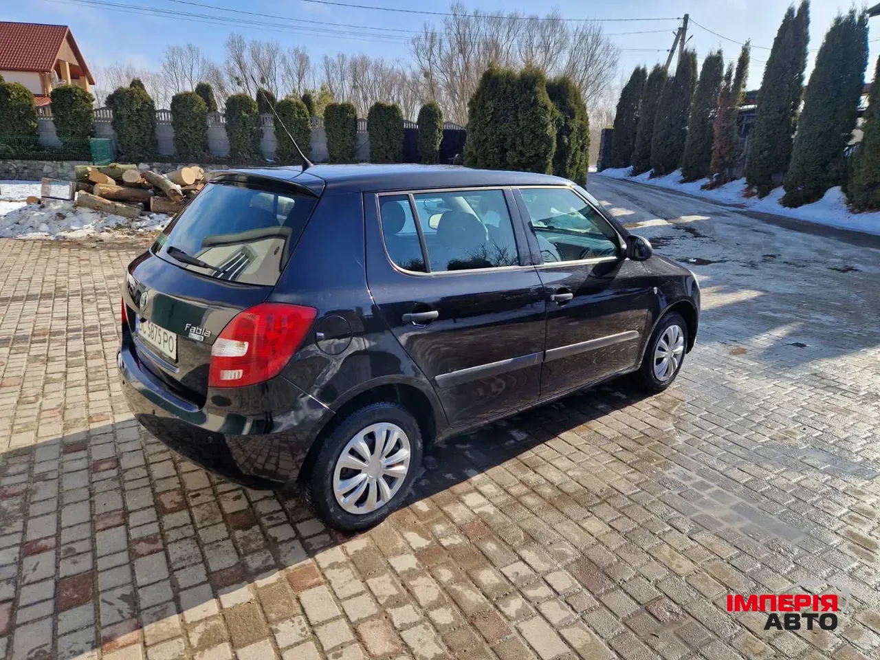 Skoda Fabia - фото 8