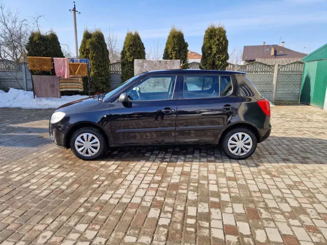 Skoda Fabia - фото 4