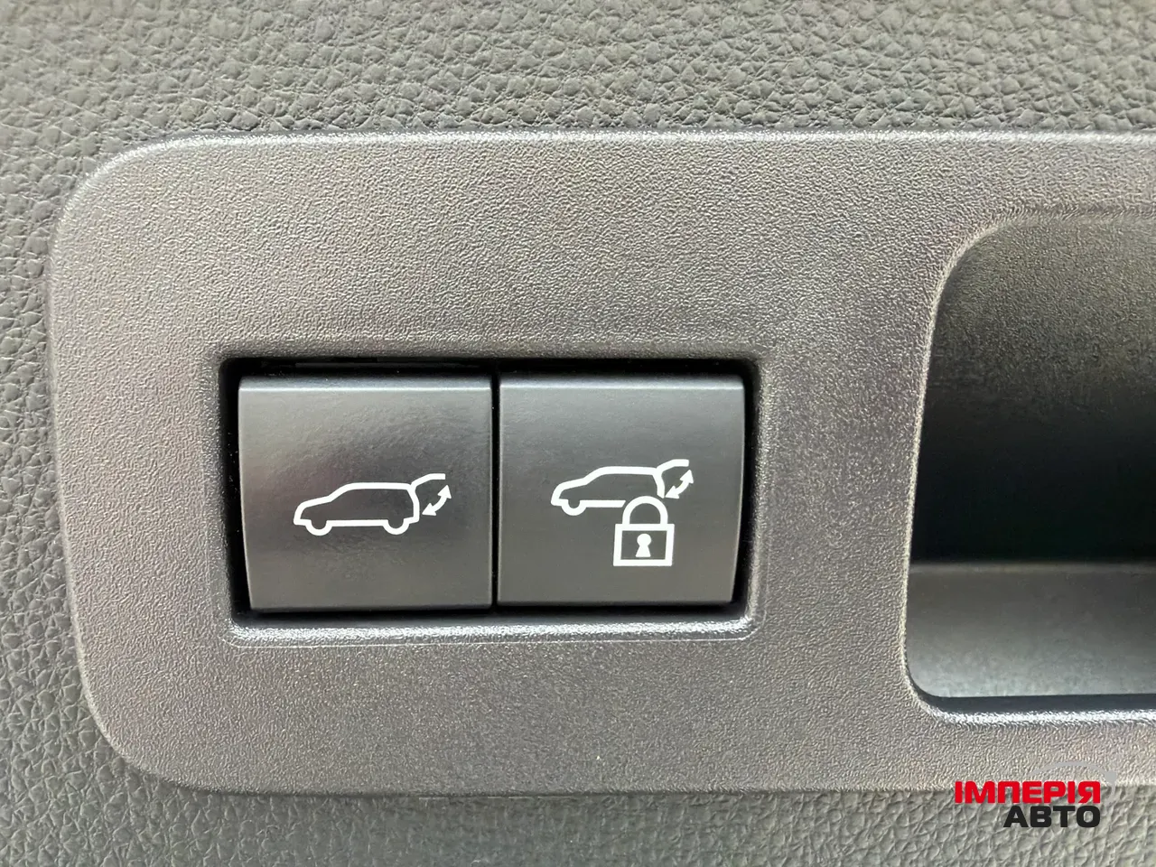 Lexus LX - фото 40