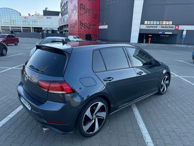 Volkswagen Golf GTI - фото 4