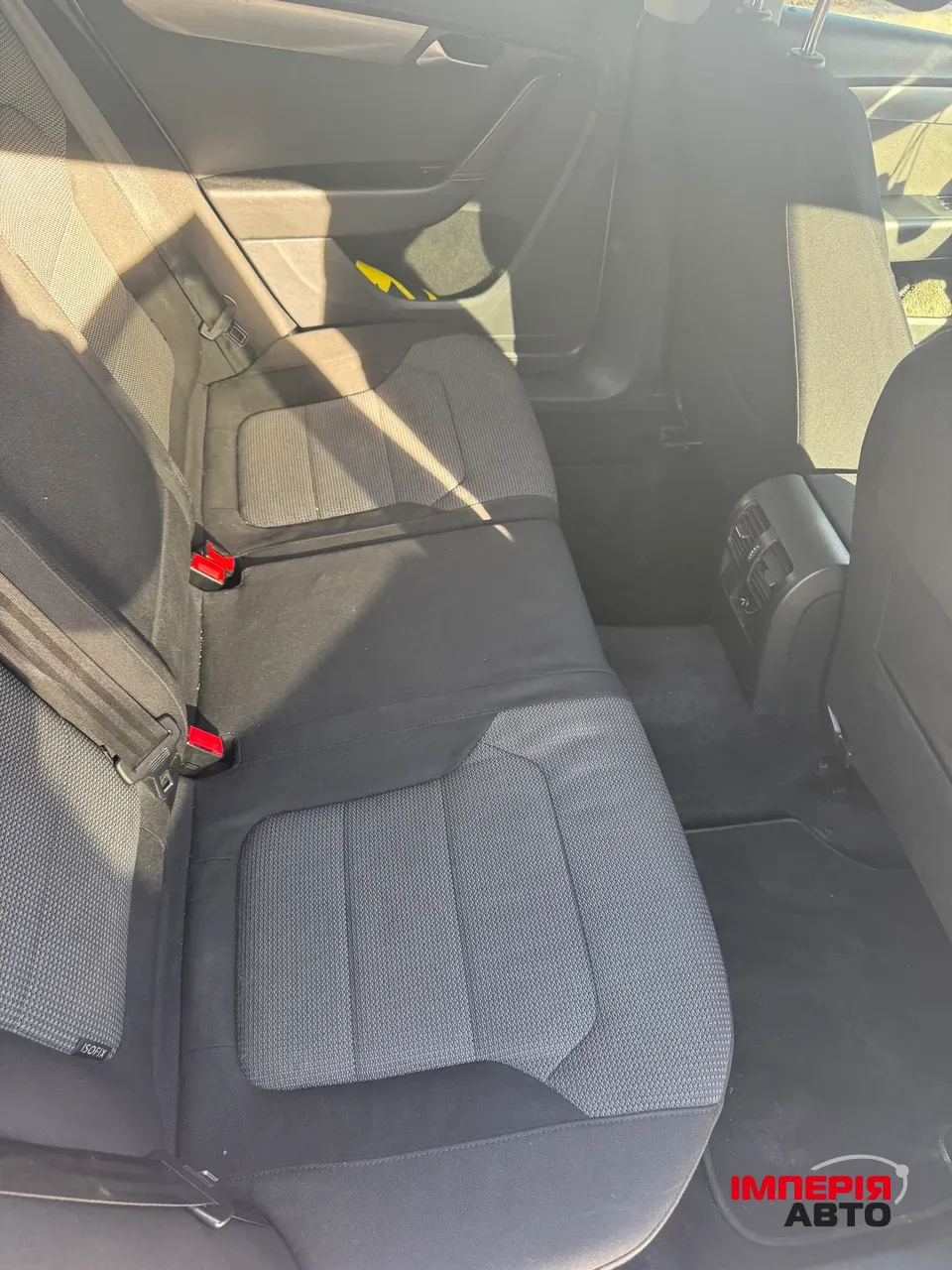 Volkswagen Passat - фото 16