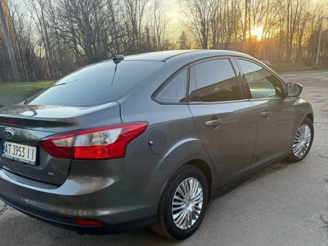 Ford Focus - фото 3