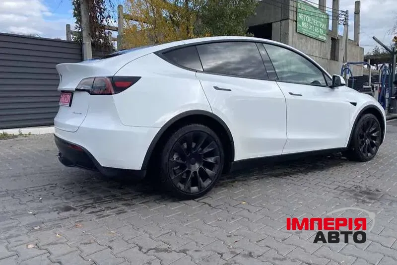 Tesla Model Y - фото 2