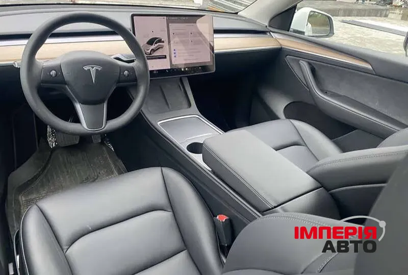 Tesla Model Y - фото 10