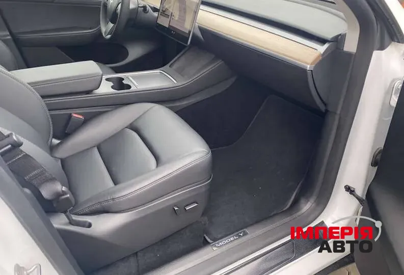 Tesla Model Y - фото 9
