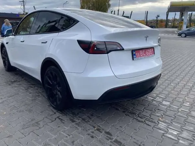 Tesla Model Y - фото 5