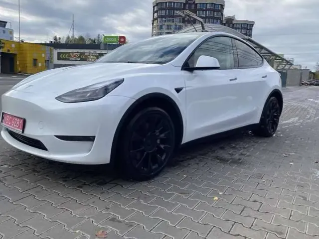 Tesla Model Y - фото 3