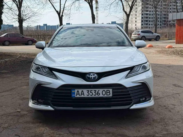 Toyota Camry - фото 2