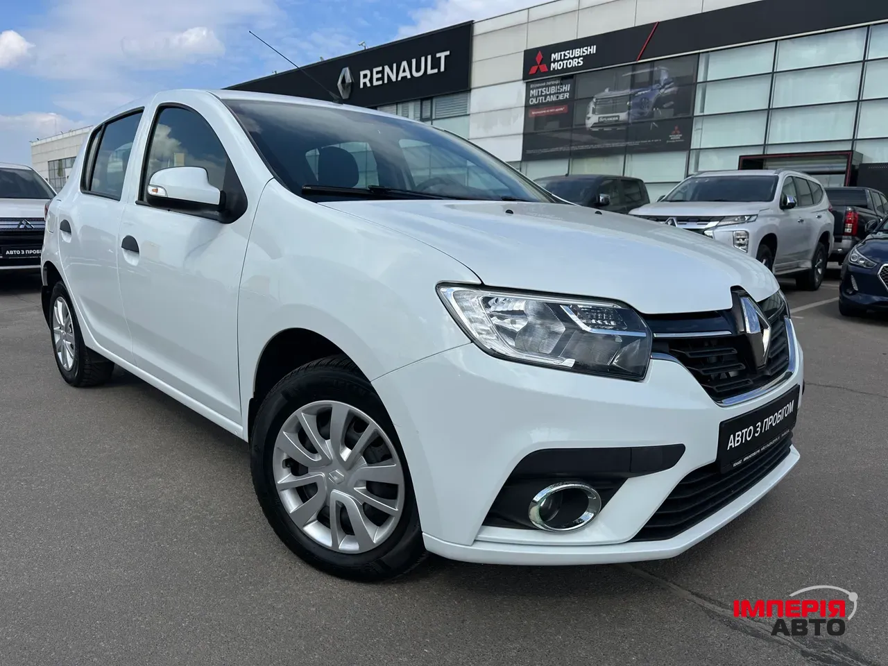 Renault Sandero - фото 1