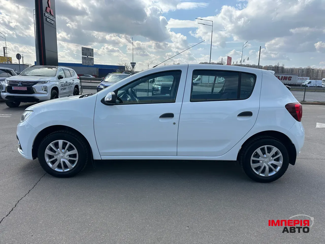 Renault Sandero - фото 4