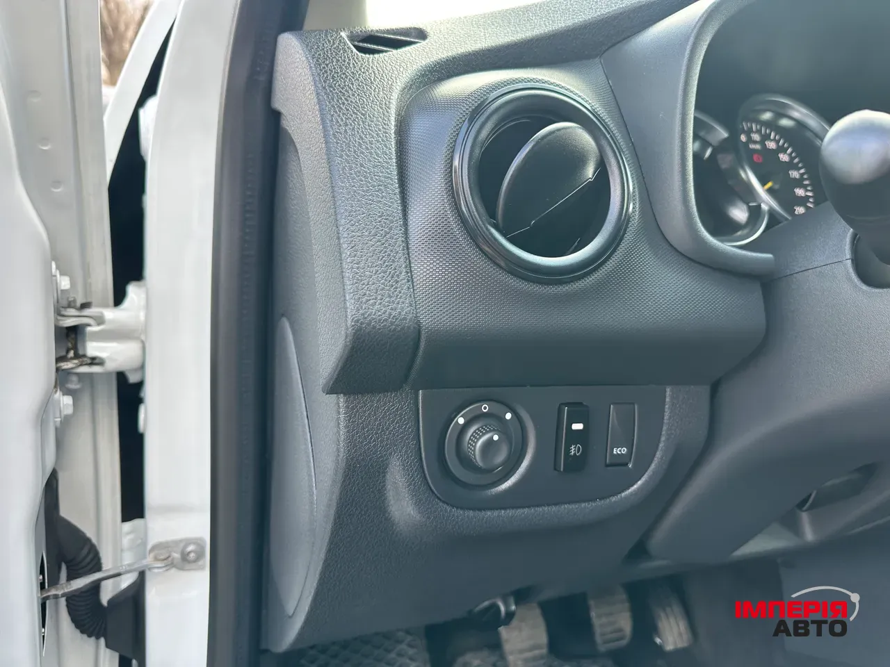 Renault Sandero - фото 13