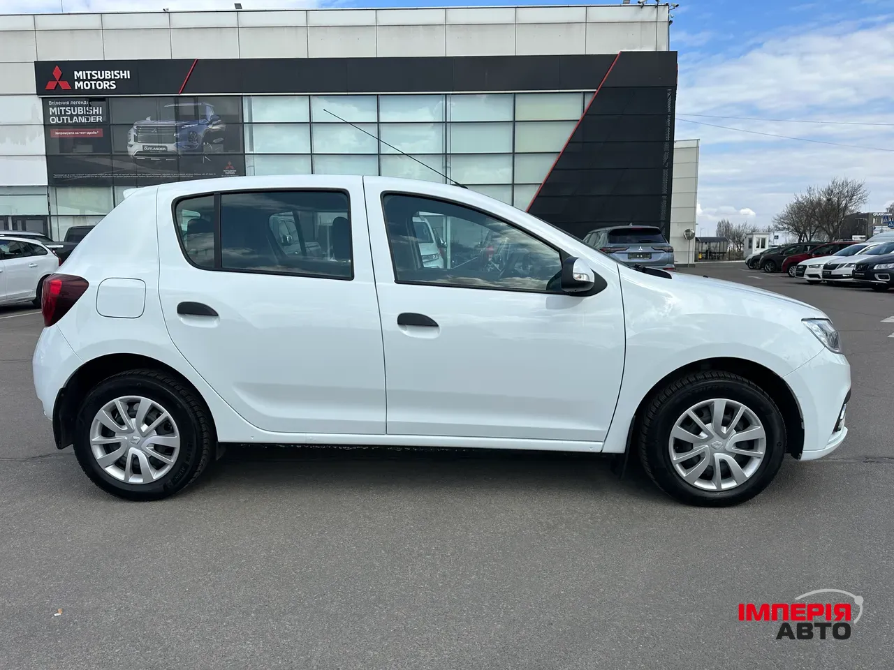 Renault Sandero - фото 8