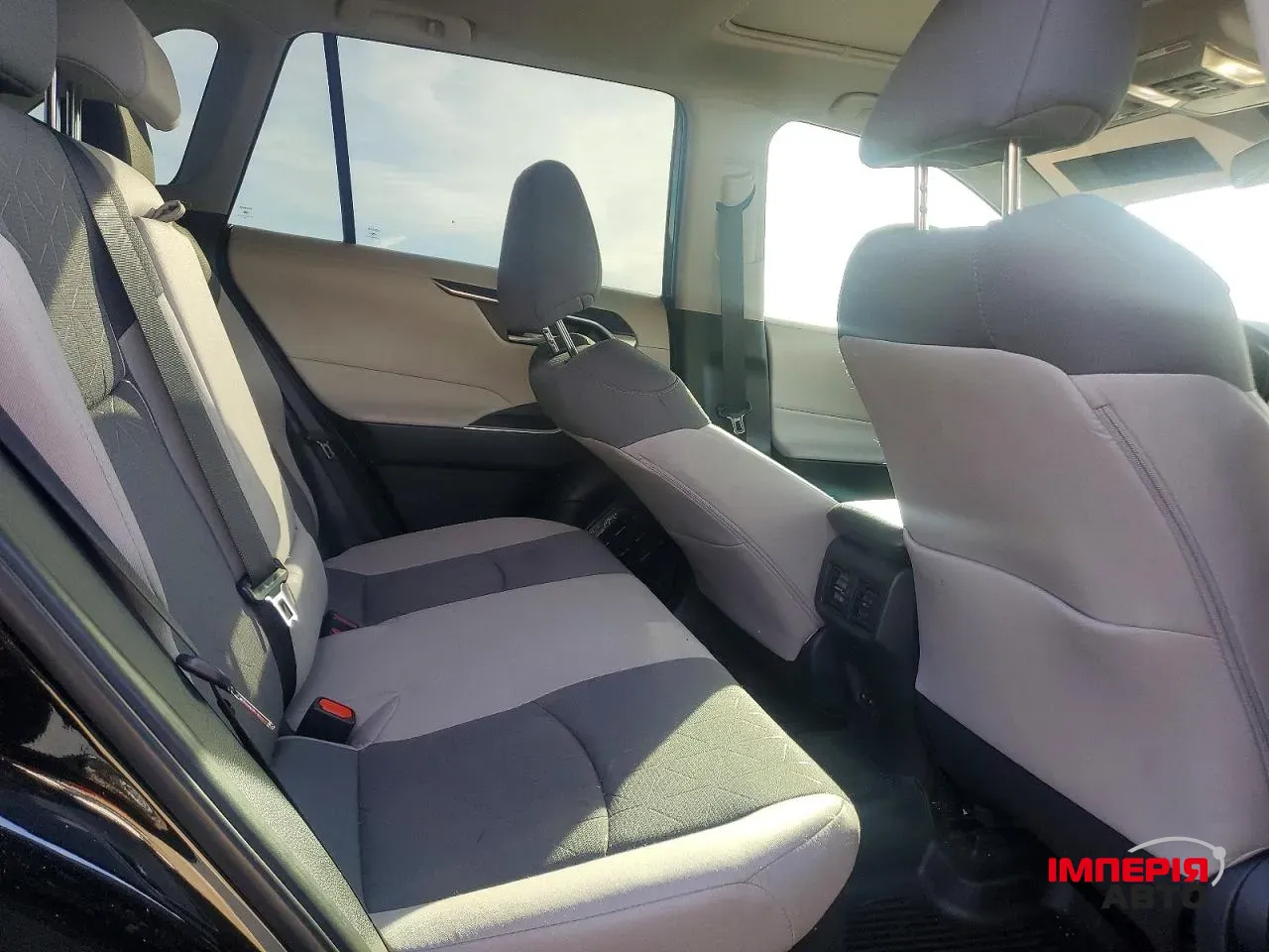 Toyota RAV4 - фото 10