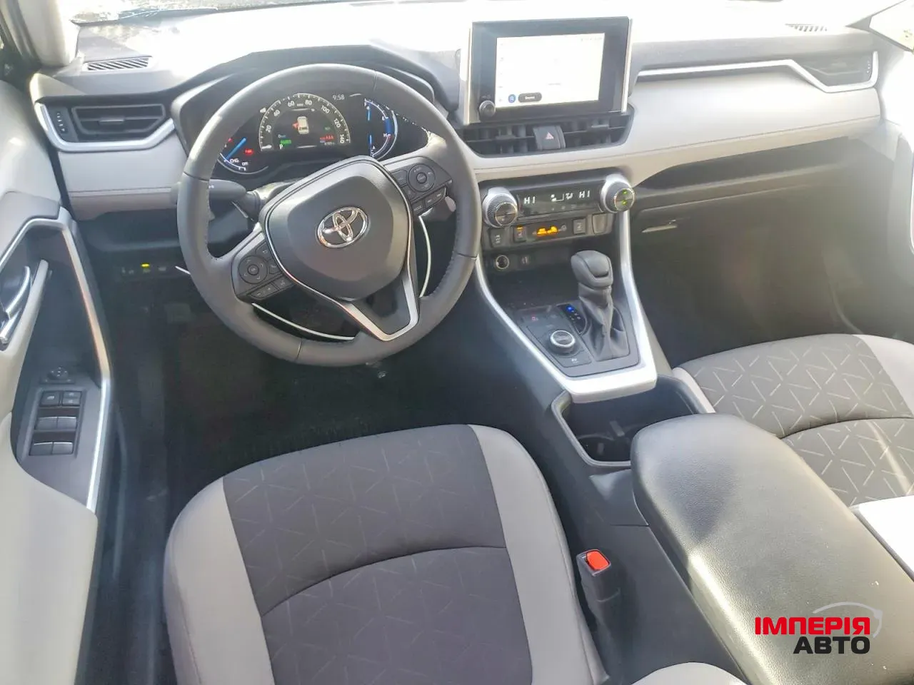 Toyota RAV4 - фото 8