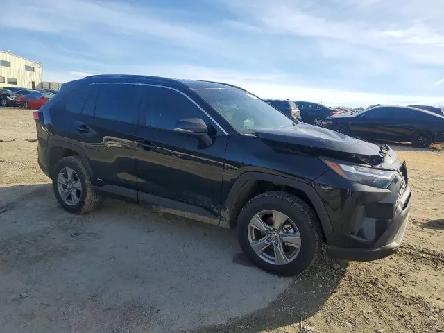 Toyota RAV4 - фото 1
