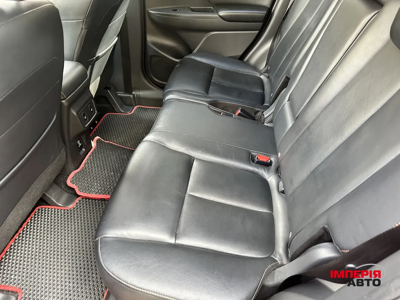 Mitsubishi Eclipse Cross - фото 18