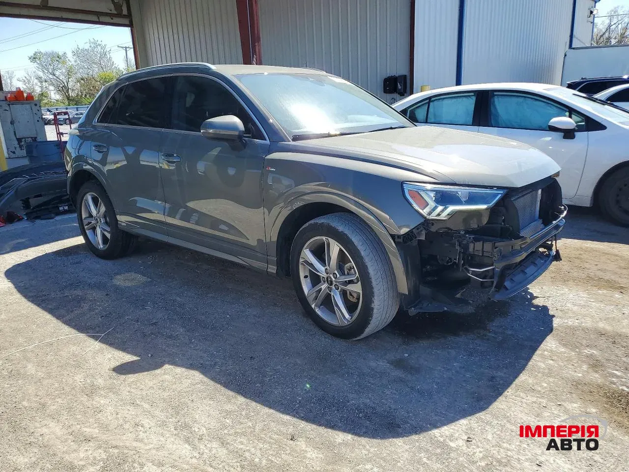 Audi Q3 - фото 1