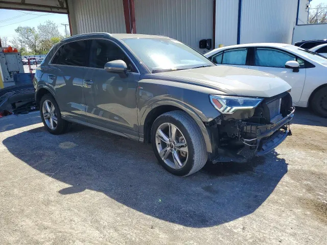 Audi Q3 - фото 1