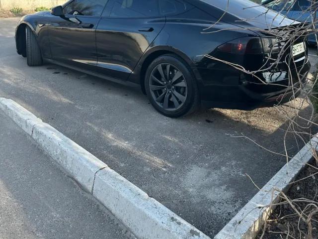 Tesla Model S - фото 4