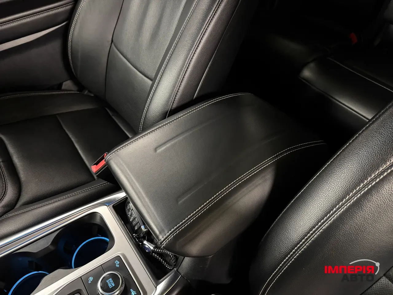 Ford Explorer - фото 38