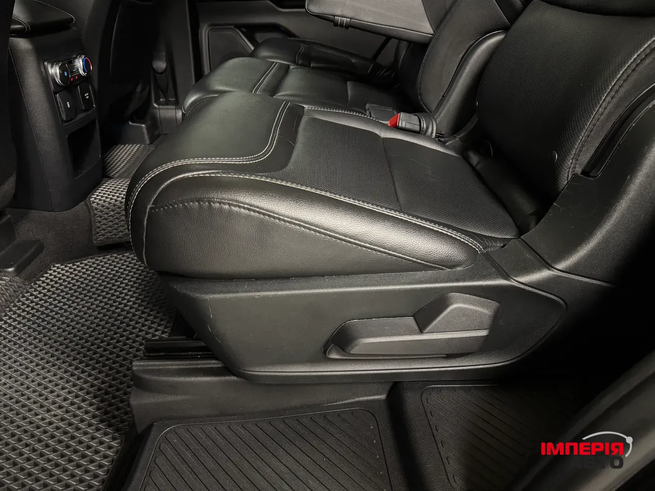 Ford Explorer - фото 37