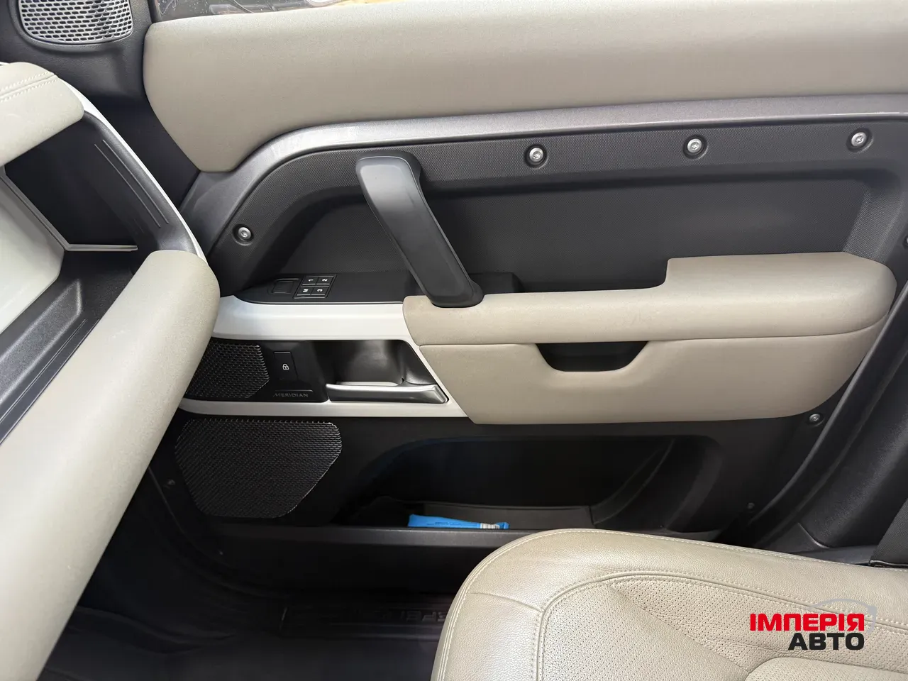 Land Rover Defender - фото 12