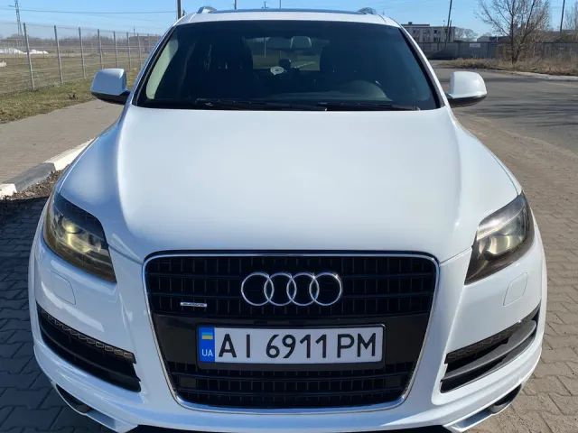 Audi Q7 - фото 1