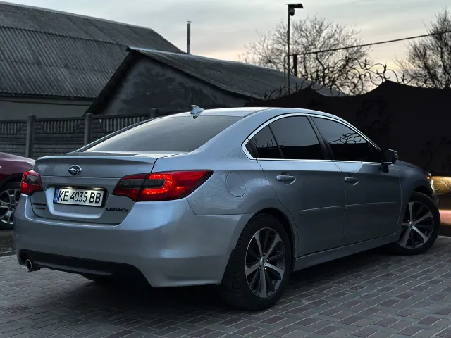 Subaru Legacy - фото 5