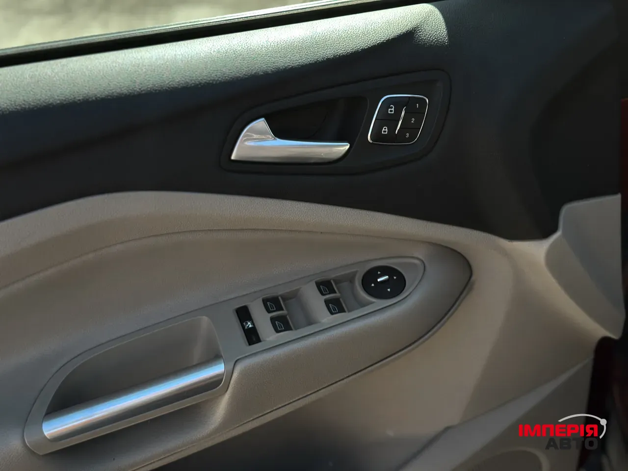 Ford Escape - фото 15