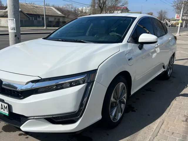 Honda Clarity - фото 3